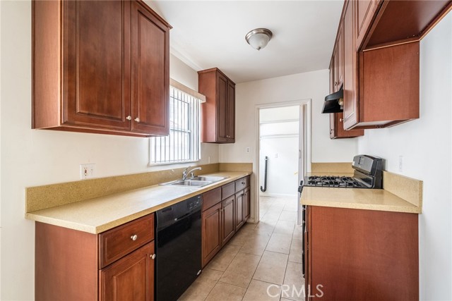 705 E California Avenue, Glendale CA: https://media.crmls.org/medias/c5271b90-8c4f-4268-a01c-a7aeee0a06a3.jpg