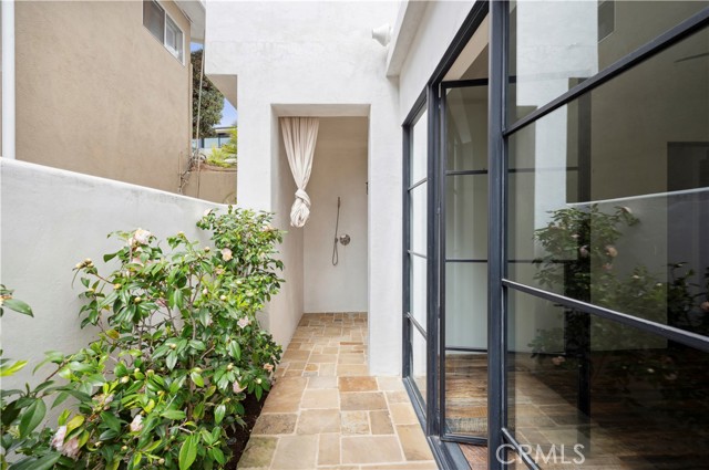 444 De Sola, Corona del Mar CA: https://media.crmls.org/medias/c5274104-c479-4a23-beeb-202f1396989b.jpg