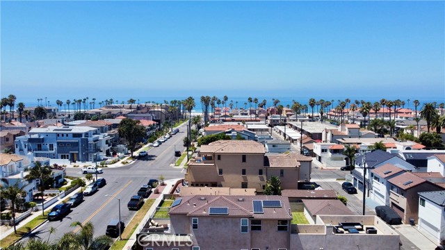 323 13th Street, Huntington Beach CA: https://media.crmls.org/medias/c527c06c-f740-462f-b2dc-2c306ce76d1e.jpg