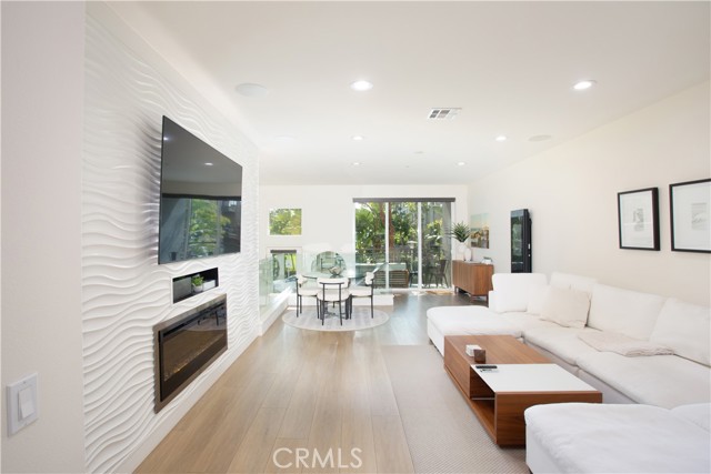 53 Gramercy, Irvine CA: https://media.crmls.org/medias/c52846a8-cda0-4668-bf8d-81a4306bcc4b.jpg