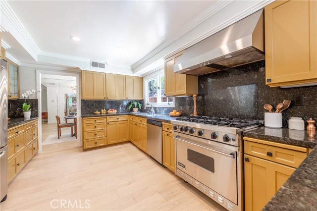 Detail Gallery Image 9 of 28 For 16990 Escalon Dr, Encino,  CA 91436 - 3 Beds | 2/1 Baths