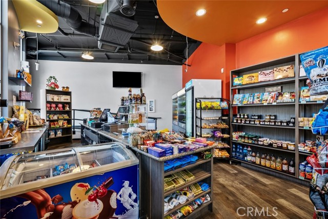400 E Broadway, Glendale CA: https://media.crmls.org/medias/c5287d3d-bbe6-4cfc-88ad-59ba79de865e.jpg