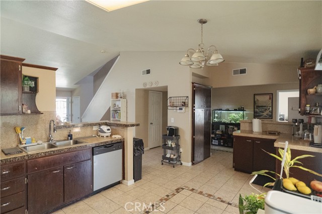 Detail Gallery Image 14 of 35 For 310 Buena Vista Ct, Merced,  CA 95348 - 4 Beds | 2/1 Baths
