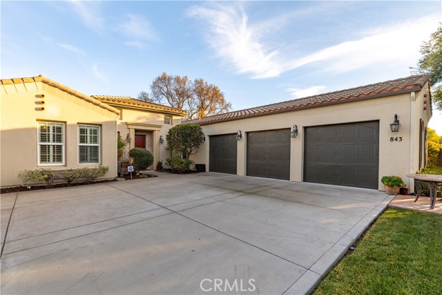 Detail Gallery Image 4 of 66 For 843 Hacienda Cir, Paso Robles,  CA 93446 - 4 Beds | 2/1 Baths
