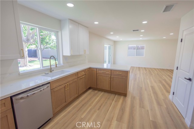 Detail Gallery Image 25 of 48 For 2122 W 10th St, Santa Ana,  CA 92703 - – Beds | – Baths