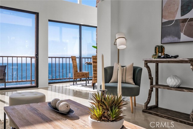727 Esplanade, Redondo Beach, California 90277, 2 Bedrooms Bedrooms, ,1 BathroomBathrooms,Residential,Sold,Esplanade,SB24074186