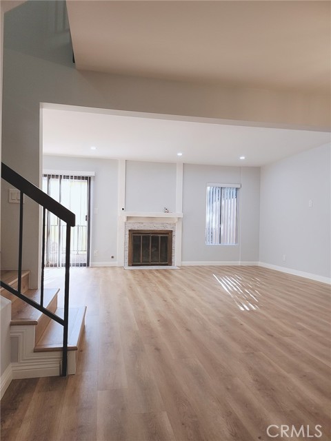 Detail Gallery Image 2 of 16 For 3130 Montrose Ave #102,  La Crescenta,  CA 91214 - 3 Beds | 2/1 Baths