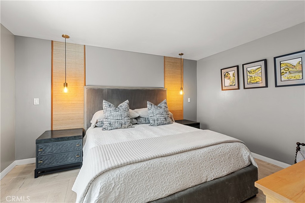https://media.crmls.org/medias/c52c4e55-b446-42dd-92e1-2eaab0bb6279.jpg?preset=X-Large