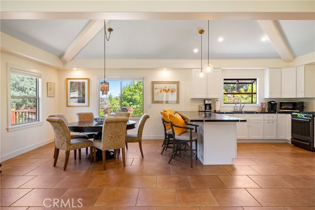 Detail Gallery Image 8 of 65 For 204 18th St, Paso Robles,  CA 93446 - 5 Beds | 4 Baths