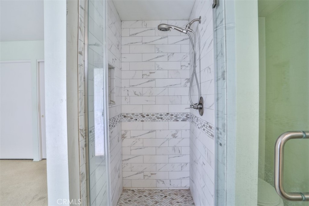 https://media.crmls.org/medias/c52e52ff-f99e-432c-a846-bc66c7991d29.jpg?preset=X-Large