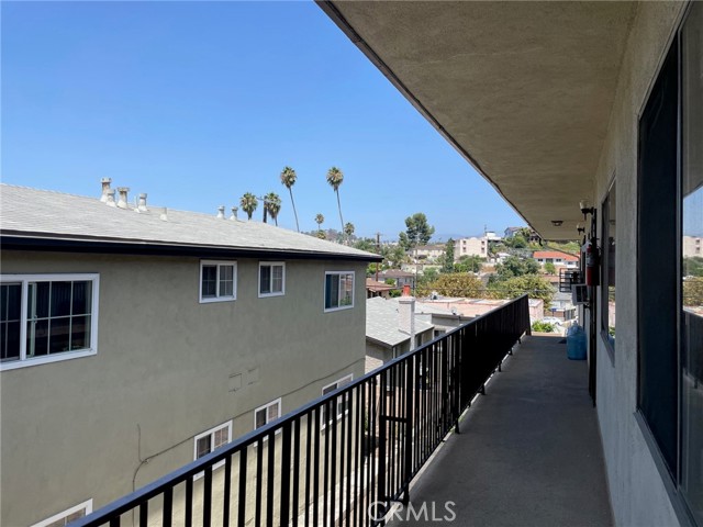 Detail Gallery Image 5 of 13 For 4953 Gambier St #4,  Los Angeles,  CA 90032 - 2 Beds | 1 Baths