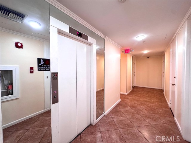 Detail Gallery Image 18 of 19 For 540 Kelton #502,  Los Angeles,  CA 90024 - 2 Beds | 2/1 Baths