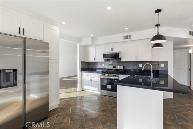 Detail Gallery Image 38 of 46 For 6107 Cartagena Ave, Bakersfield,  CA 93313 - 4 Beds | 3 Baths