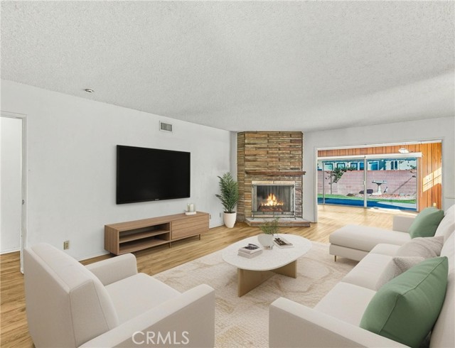 Detail Gallery Image 3 of 17 For 13961 Cantlay St, Van Nuys,  CA 91405 - 3 Beds | 2 Baths