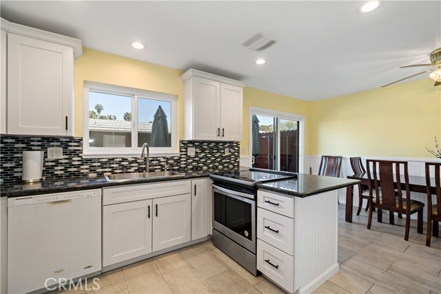 Detail Gallery Image 11 of 39 For 1459 Deauville Pl, Costa Mesa,  CA 92626 - 3 Beds | 2/1 Baths