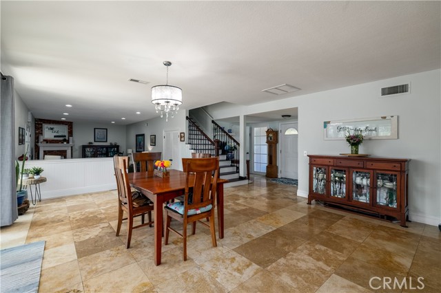 2010 Oakland Hills Drive, Corona CA: https://media.crmls.org/medias/c52f4052-2100-4a49-935c-b1b948750874.jpg