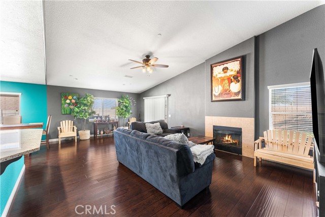 Detail Gallery Image 4 of 36 For 37068 Waltham Pl, Palmdale,  CA 93550 - 4 Beds | 2 Baths