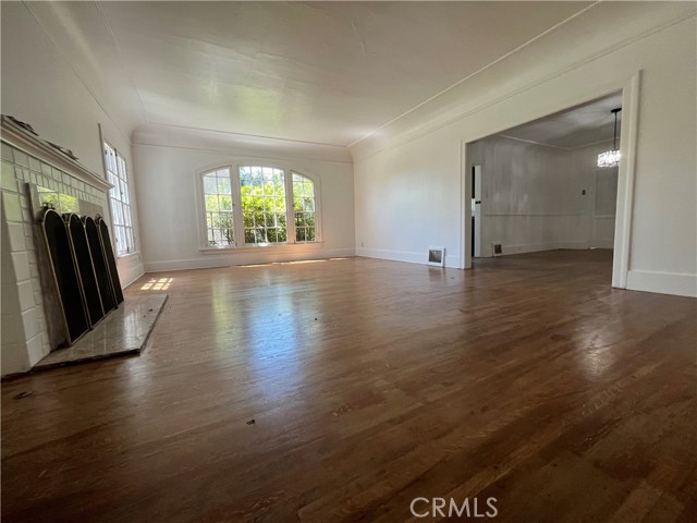 Detail Gallery Image 6 of 21 For 624 N Roxbury Dr, Beverly Hills,  CA 90210 - 4 Beds | 4 Baths