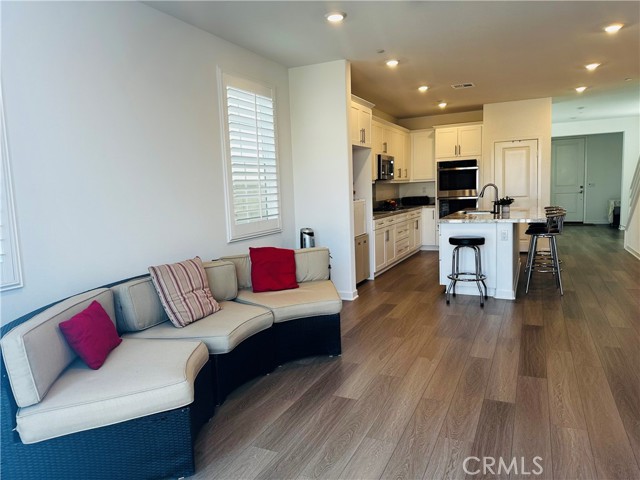 Detail Gallery Image 5 of 44 For 3485 S. Meadowlark Dr, Ontario,  CA 91761 - 4 Beds | 2/1 Baths