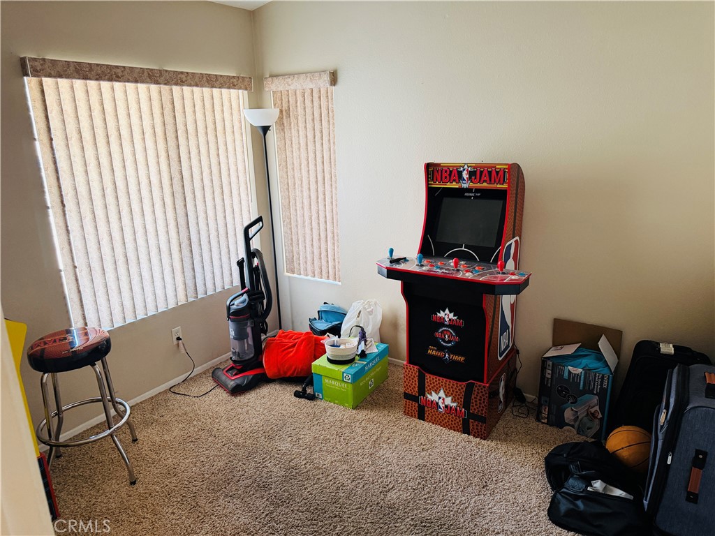 https://media.crmls.org/medias/c530bb72-b32d-495b-a370-27e4453ccc14.jpg?preset=X-Large
