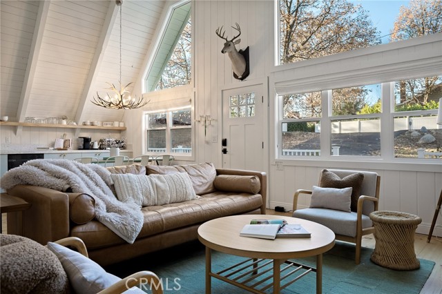 Detail Gallery Image 15 of 51 For 987 Tirol Ln, Lake Arrowhead,  CA 92352 - 3 Beds | 2 Baths