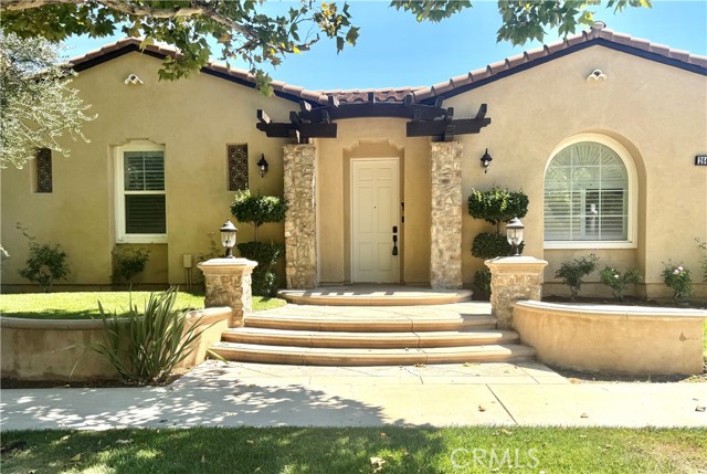 26480 Valley Oak Lane, Valencia CA: https://media.crmls.org/medias/c5317dfd-de0a-4f27-ae77-d7f0da1aef1c.jpg