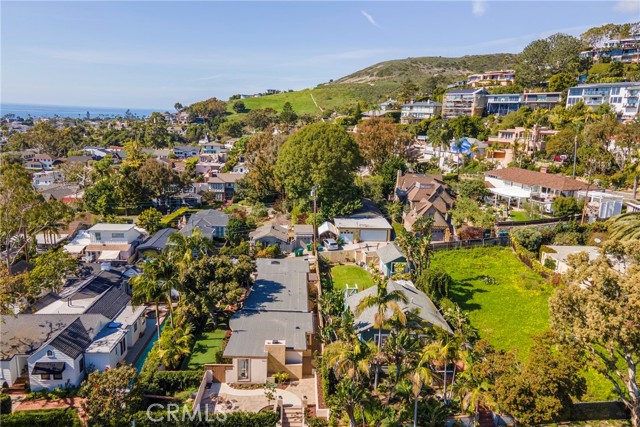 464 LOCUST, Laguna Beach CA: https://media.crmls.org/medias/c5318ad8-acf9-49c2-abc2-b70c039365a6.jpg