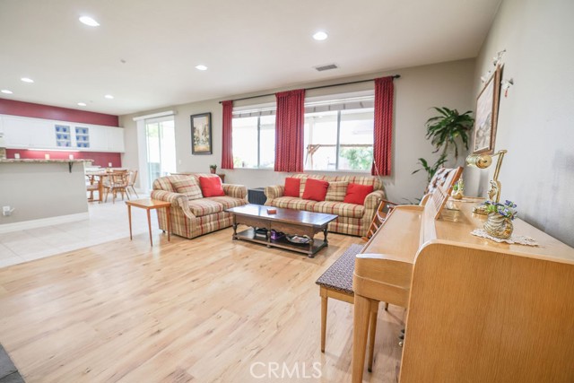 Detail Gallery Image 12 of 41 For 19391 De Marco, Riverside,  CA 92508 - 5 Beds | 3 Baths