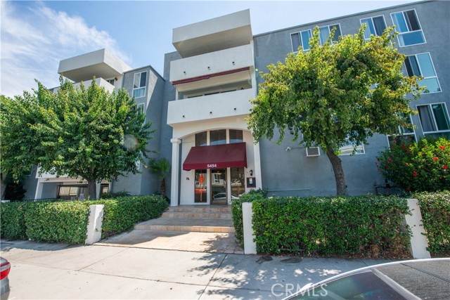 5454 Zelzah Avenue, Encino CA: https://media.crmls.org/medias/c532fe7d-07b0-41d8-9c03-af07089e3ed5.jpg