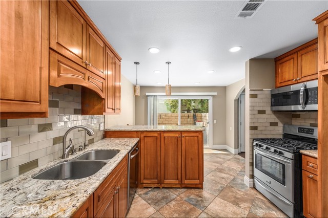 Detail Gallery Image 18 of 36 For 5497 E Willow Woods Ln #C,  Anaheim,  CA 92807 - 3 Beds | 1/1 Baths