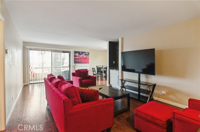Detail Gallery Image 5 of 14 For 8710 Independence Ave #301,  Canoga Park,  CA 91304 - 2 Beds | 2 Baths
