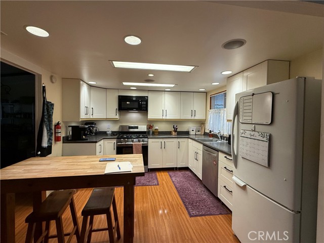 Image 4 of 26 For 2601 Victoria Street 373