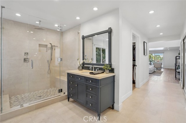 2501 N Poinsettia Avenue, Manhattan Beach CA: https://media.crmls.org/medias/c535342f-f208-41bf-bc18-1fcb9610cf0b.jpg