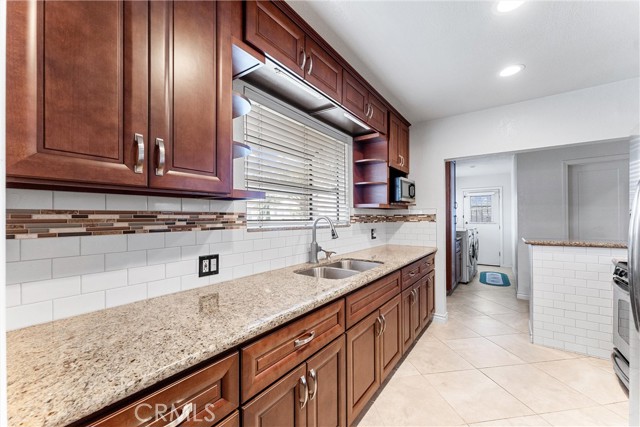 Detail Gallery Image 26 of 43 For 11004 S Van Ness Ave, Los Angeles,  CA 90047 - 2 Beds | 2 Baths
