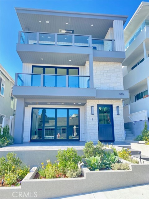 323 29th Street, Manhattan Beach, California 90266, 5 Bedrooms Bedrooms, ,5 BathroomsBathrooms,Residential,Sold,29th,SB22078590