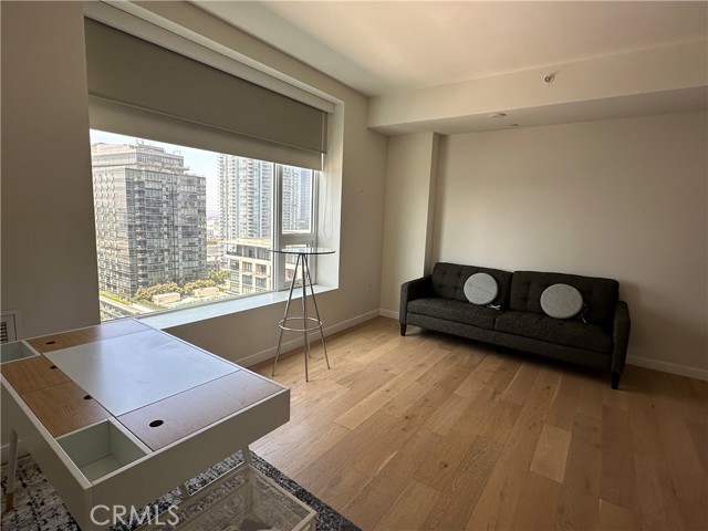 1050 S Grand Avenue, Los Angeles CA: https://media.crmls.org/medias/c535dcad-3bff-4d4e-8a90-e068e544e2c4.jpg