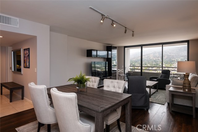 Detail Gallery Image 11 of 66 For 345 Pioneer Dr #1201,  Glendale,  CA 91203 - 2 Beds | 2 Baths