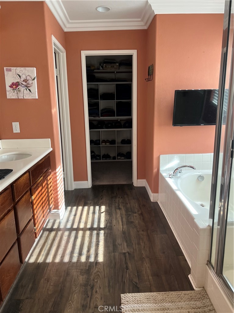 https://media.crmls.org/medias/c536d590-8374-448b-8614-bf2d4faa040a.jpg?preset=X-Large