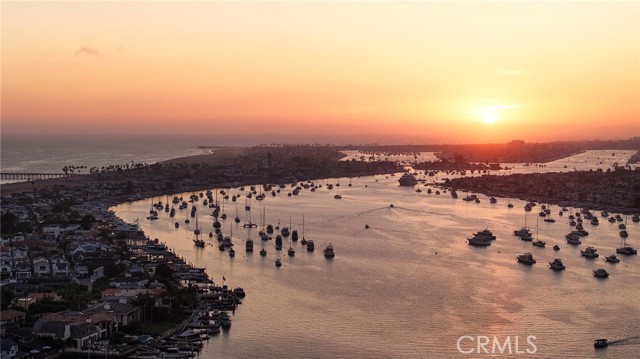 303 1/2 Goldenrod Avenue, Corona del Mar CA: https://media.crmls.org/medias/c5378476-748b-4d41-bbbc-89f33a482513.jpg