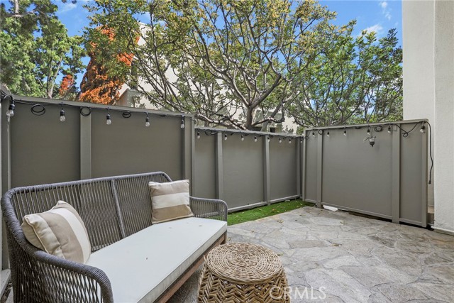 Detail Gallery Image 5 of 32 For 13236 Fiji Way #B,  Marina Del Rey,  CA 90292 - 2 Beds | 2/1 Baths