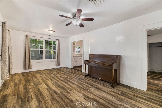 Detail Gallery Image 5 of 60 For 1617 Hemlock St, Chico,  CA 95928 - 4 Beds | 3 Baths