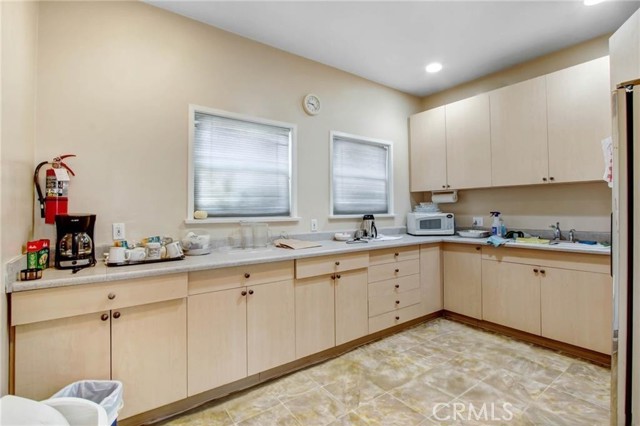 Image 37 of 46 For 724 Glenoaks Boulevard