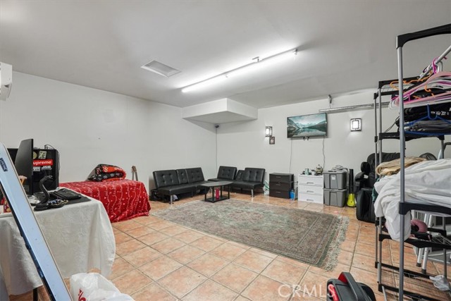 18352 Bessemer Street, Tarzana CA: https://media.crmls.org/medias/c53b0018-41e1-46ef-95b8-ee201d01c272.jpg