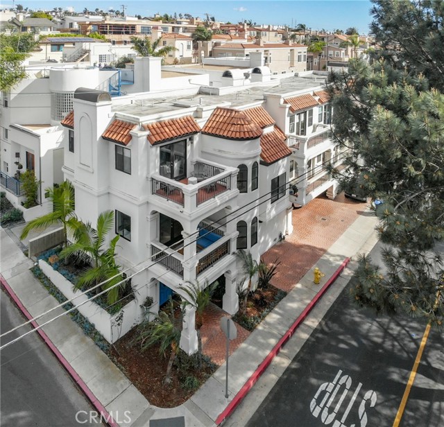 1050 Ardmore Avenue, Hermosa Beach, California 90254, 4 Bedrooms Bedrooms, ,3 BathroomsBathrooms,Residential,Sold,Ardmore,SB22036775