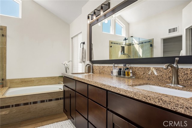 5 Bergamo, Irvine CA: https://media.crmls.org/medias/c53e6eec-dd76-4cf5-adb6-27100fe8ef33.jpg