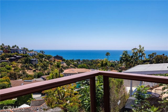 1007 Flamingo Road, Laguna Beach CA: https://media.crmls.org/medias/c53fa530-e6b5-4a9a-a01e-6d28bc3260a9.jpg