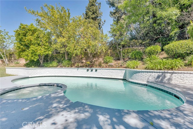 Detail Gallery Image 30 of 40 For 5848 Valerie Ave, Woodland Hills,  CA 91367 - 4 Beds | 2 Baths