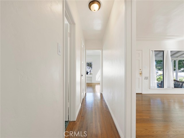 Detail Gallery Image 26 of 55 For 345 S Beachwood Dr, Burbank,  CA 91506 - 5 Beds | 3 Baths