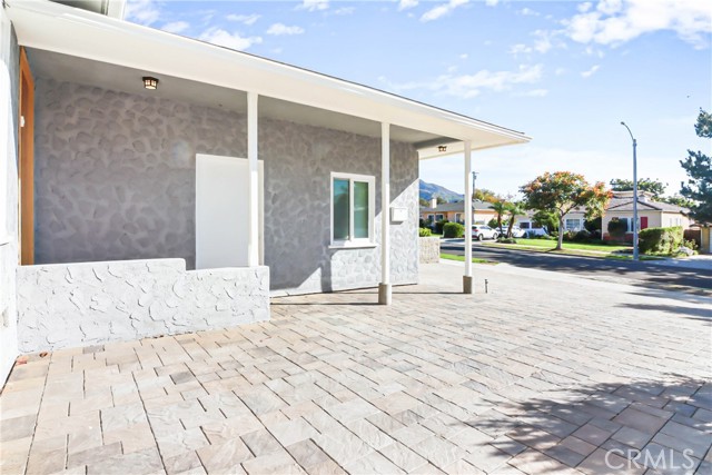 Detail Gallery Image 2 of 26 For 721 E Elmwood, Burbank,  CA 91501 - 3 Beds | 2 Baths