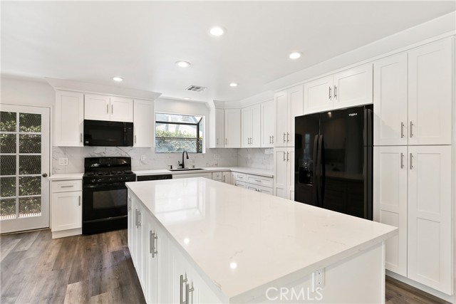 Detail Gallery Image 3 of 13 For 6229 Platt Ave, Woodland Hills,  CA 91367 - 3 Beds | 2 Baths